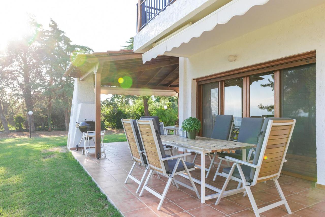 Luna Villa Private Beach Nea Irakleia Exteriör bild